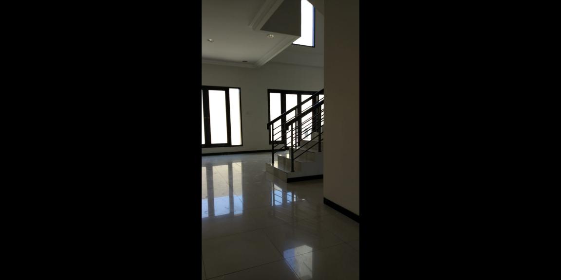 Sewa Rumah Apik, Siap Huni Royal Residence, Kensington, Wiyung, Surabaya. Sewa Rumah Apik, Siap Huni Royal Residence, Kensington, Wiyung, Surabaya.