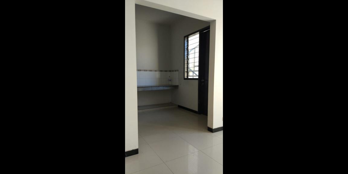 Sewa Rumah Apik, Siap Huni Royal Residence, Kensington, Wiyung, Surabaya. Sewa Rumah Apik, Siap Huni Royal Residence, Kensington, Wiyung, Surabaya.