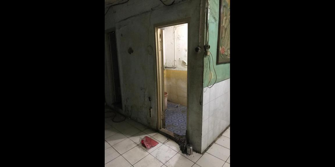 Rumah Tua Murah di Karang Anyar! SUPER STRATEGIS! Rumah Tua Murah di Karang Anyar! SUPER STRATEGIS!