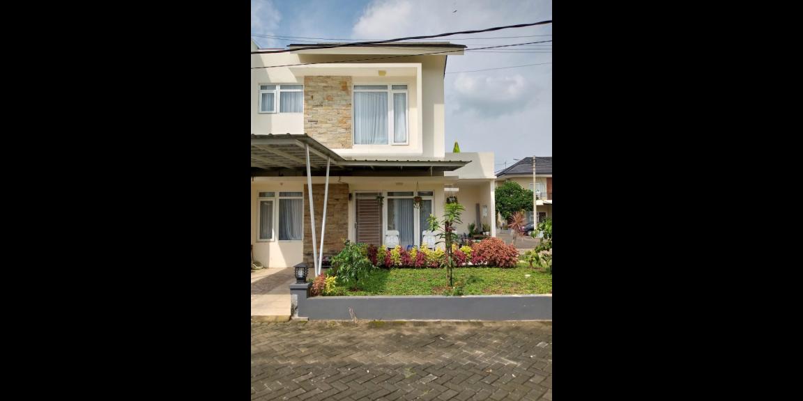 Dipasarkan Rumah 2 Lantai Siap Huni dan Strategis Dipasarkan Rumah 2 Lantai Siap Huni dan Strategis