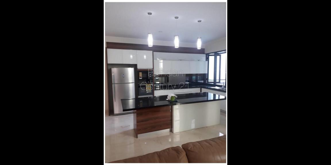 Rumah TH Sovereign di Kemang Raya Rumah TH Sovereign di Kemang Raya