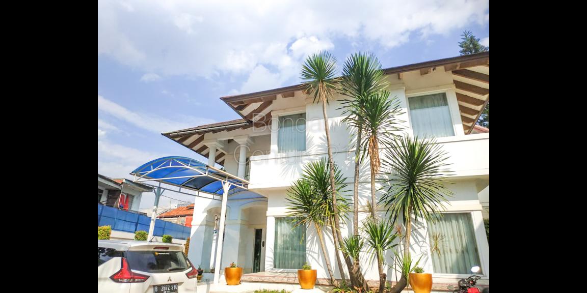 Rumah Cantik, Mewah di Lebak Bulus Rumah Cantik, Mewah di Lebak Bulus