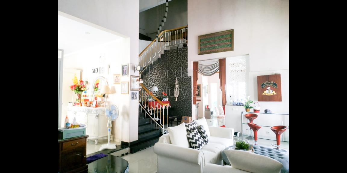 Rumah Cantik, Mewah di Lebak Bulus Rumah Cantik, Mewah di Lebak Bulus