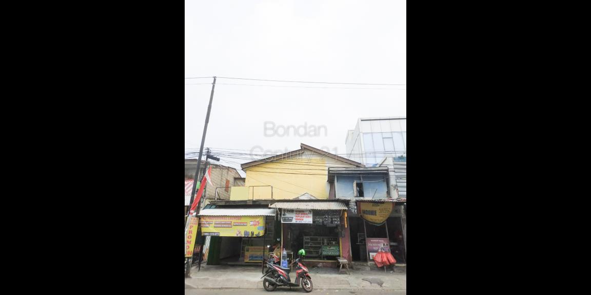 Dijual Rumah di pinggir jalan cocok untuk dijadikan RUKO. Dijual Rumah di pinggir jalan cocok untuk dijadikan RUKO.