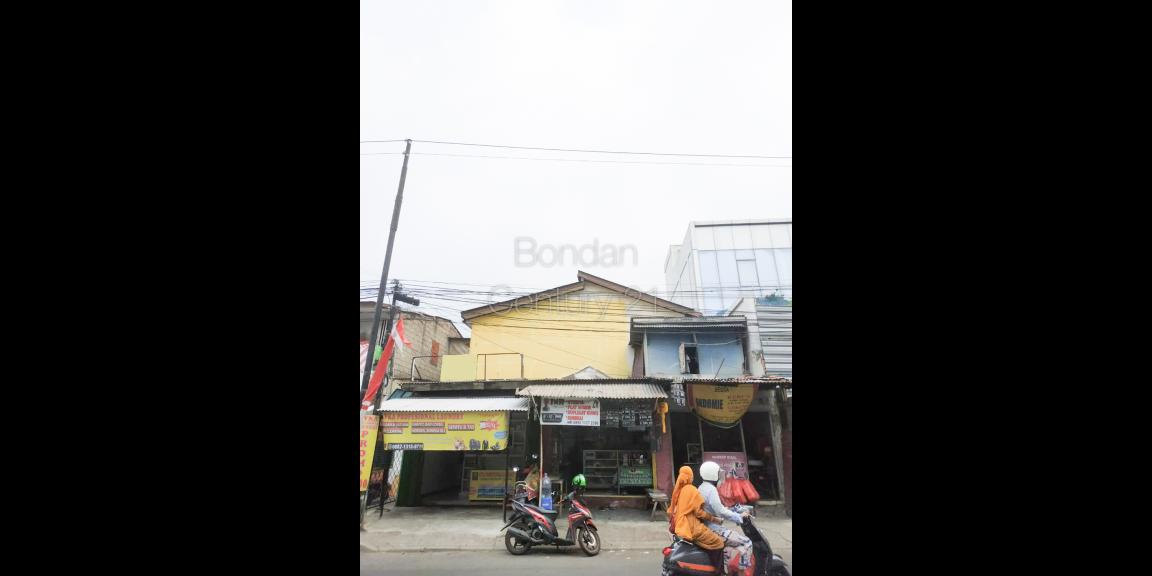 Dijual Rumah di pinggir jalan cocok untuk dijadikan RUKO. Dijual Rumah di pinggir jalan cocok untuk dijadikan RUKO.