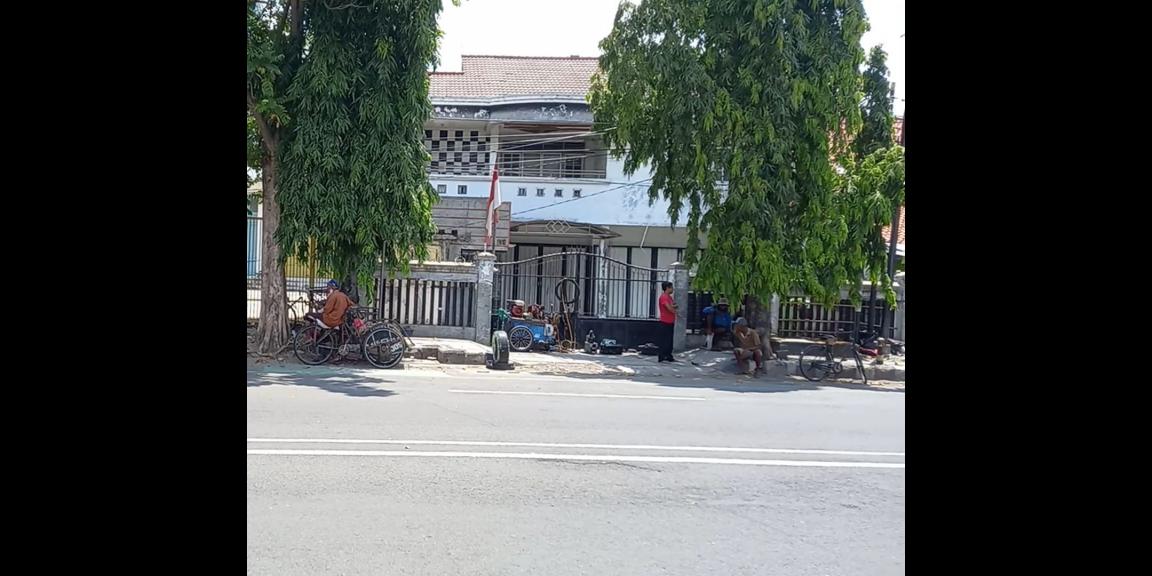 Jual Rumah Lokasi Strategis Jalan Utama Kota Cirebon Jual Rumah Lokasi Strategis Jalan Utama Kota Cirebon