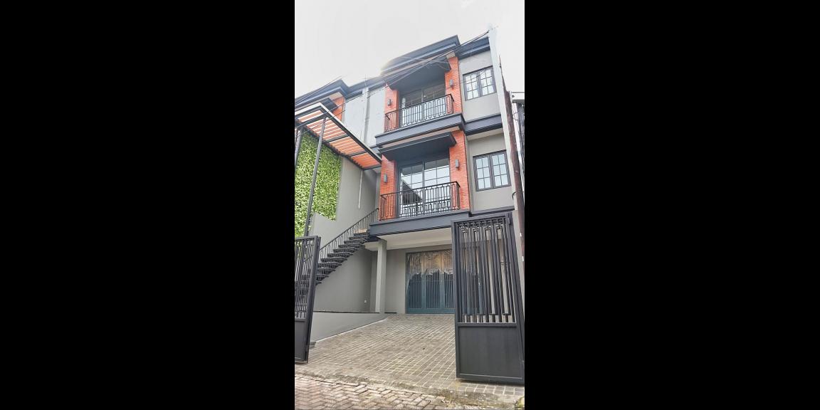 Rumah Besar Siap Huni 3 Lantai Di Cilandak Jakarta Selatan Rumah Besar Siap Huni 3 Lantai Di Cilandak Jakarta Selatan