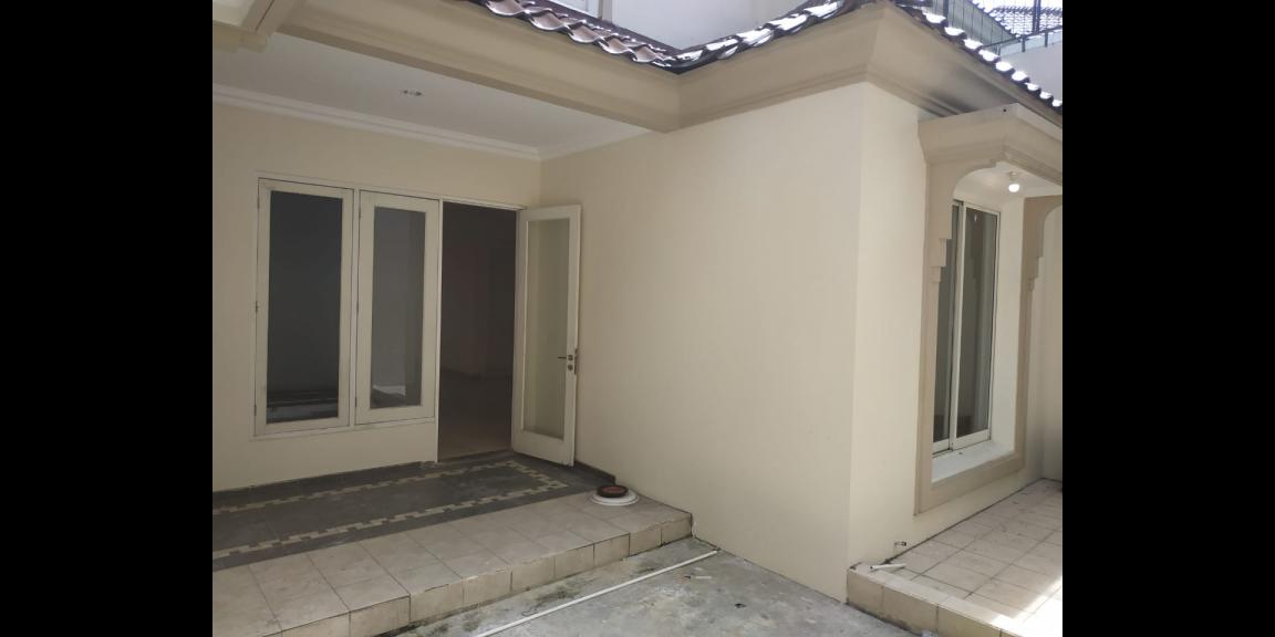 Rumah Menawan dan Siaphuni di Wisata Bukit Mas - Rome, Lidah Wetan, Surabaya. Rumah Menawan dan Siaphuni di Wisata Bukit Mas - Rome, Lidah Wetan, Surabaya.