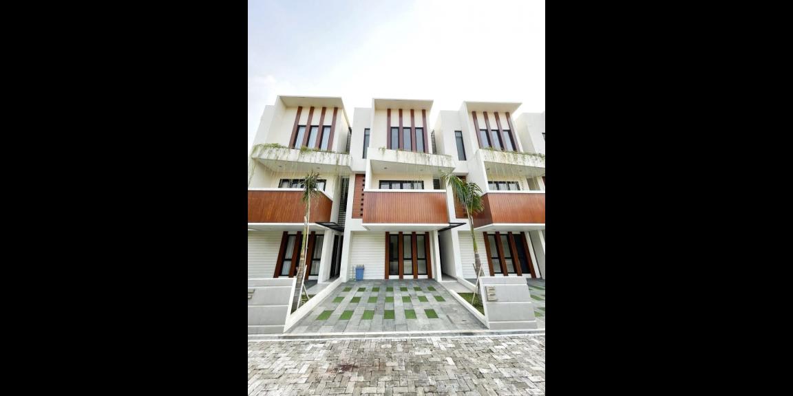 Rumah Besar 3 Lantai Di Cilandak Jakarta Selatan Rumah Besar 3 Lantai Di Cilandak Jakarta Selatan