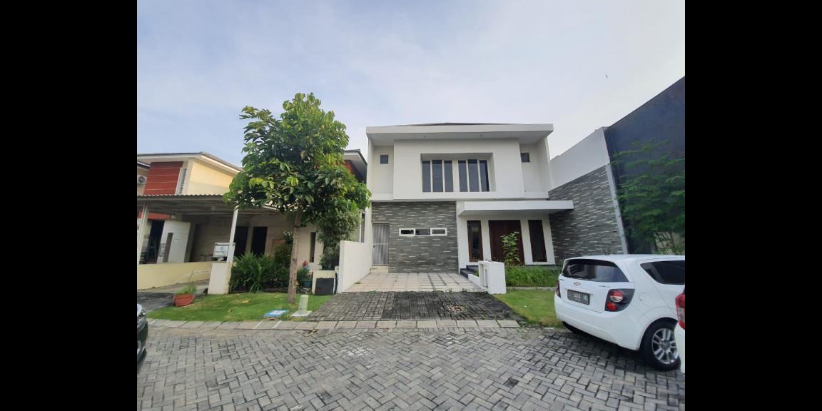 Rumah Modern Kontemporer Dian Istana Surabaya. Rumah Modern Kontemporer Dian Istana Surabaya.