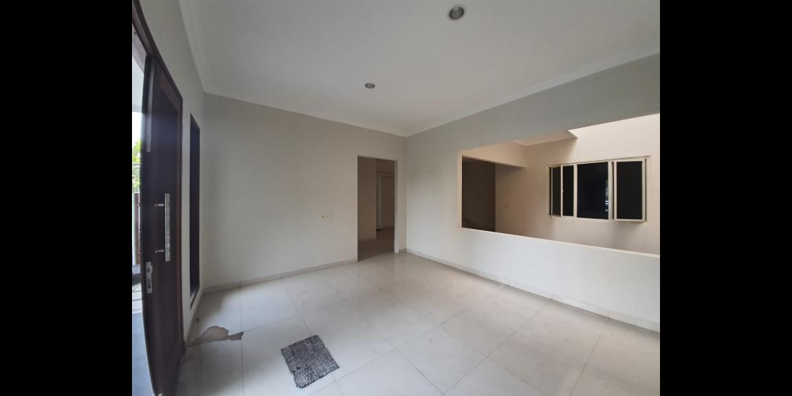 Rumah Modern Kontemporer Dian Istana Surabaya. Rumah Modern Kontemporer Dian Istana Surabaya.