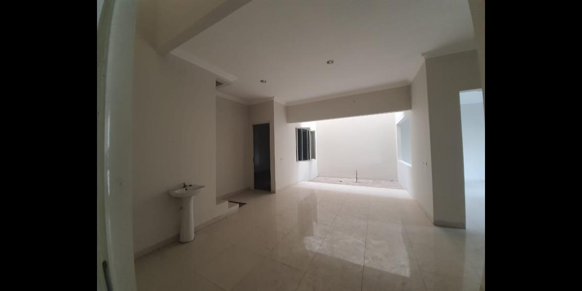 Rumah Modern Kontemporer Dian Istana Surabaya. Rumah Modern Kontemporer Dian Istana Surabaya.