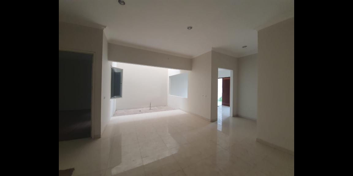 Rumah Modern Kontemporer Dian Istana Surabaya. Rumah Modern Kontemporer Dian Istana Surabaya.