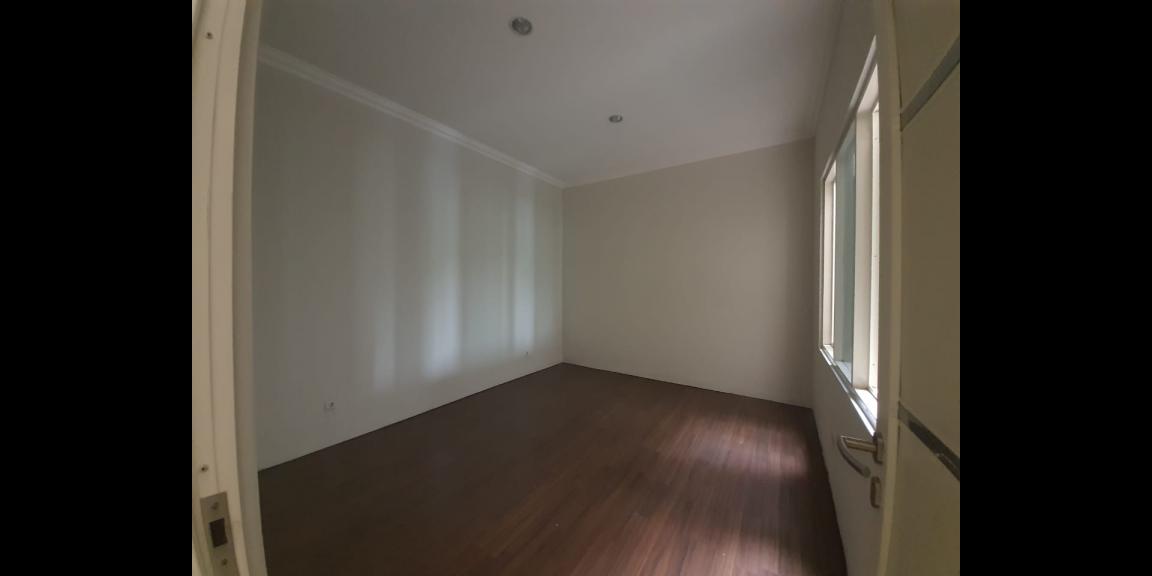 Rumah Modern Kontemporer Dian Istana Surabaya. Rumah Modern Kontemporer Dian Istana Surabaya.