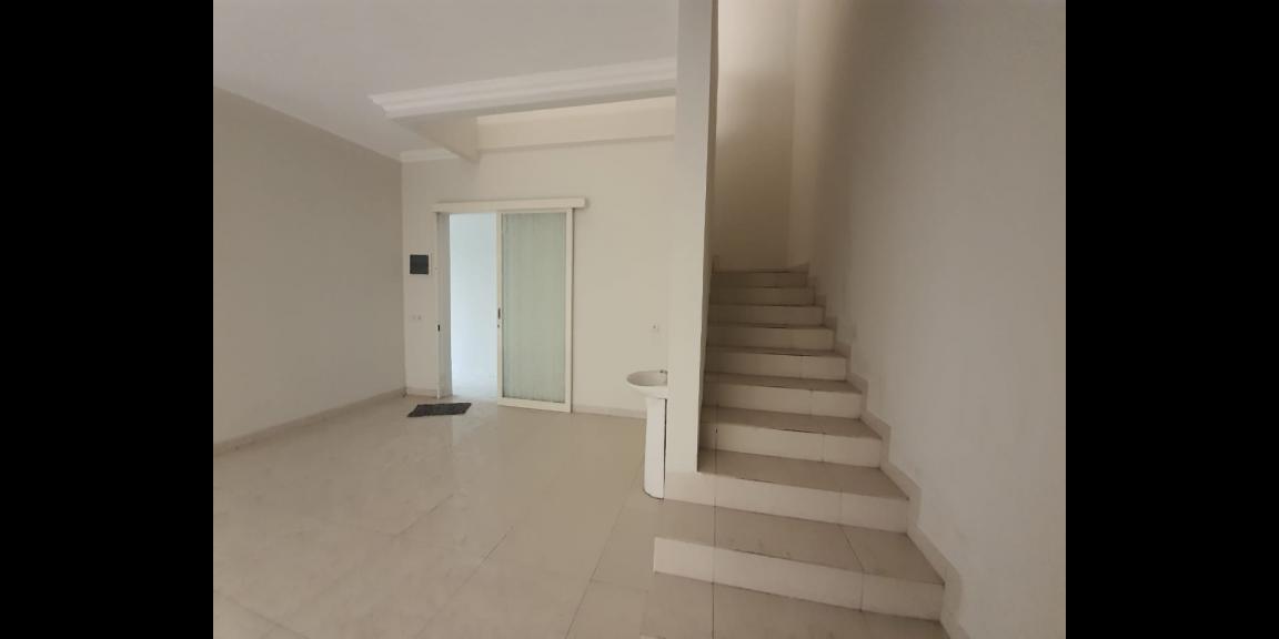 Rumah Modern Kontemporer Dian Istana Surabaya. Rumah Modern Kontemporer Dian Istana Surabaya.