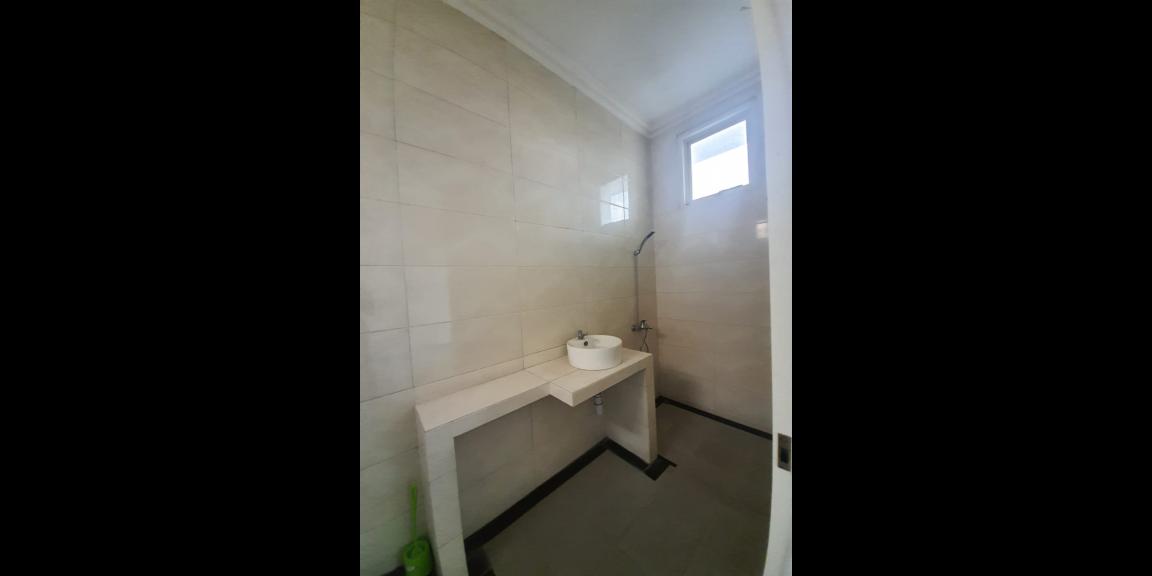 Rumah Modern Kontemporer Dian Istana Surabaya. Rumah Modern Kontemporer Dian Istana Surabaya.