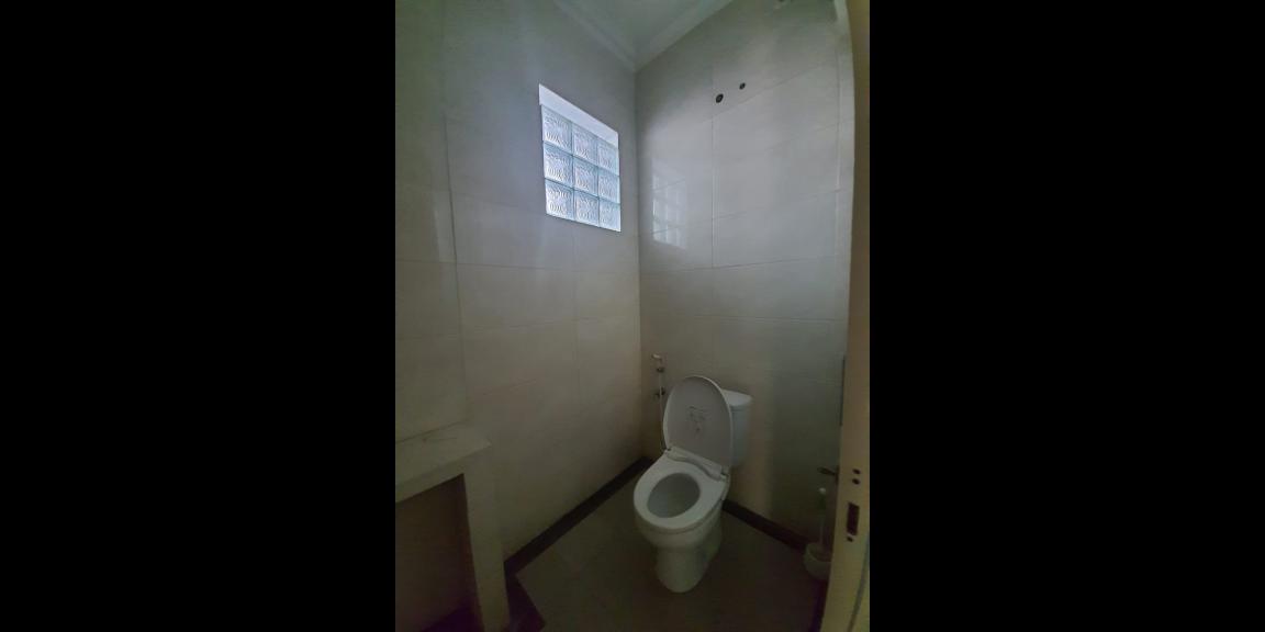 Rumah Modern Kontemporer Dian Istana Surabaya. Rumah Modern Kontemporer Dian Istana Surabaya.