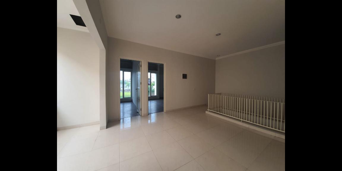 Rumah Modern Kontemporer Dian Istana Surabaya. Rumah Modern Kontemporer Dian Istana Surabaya.