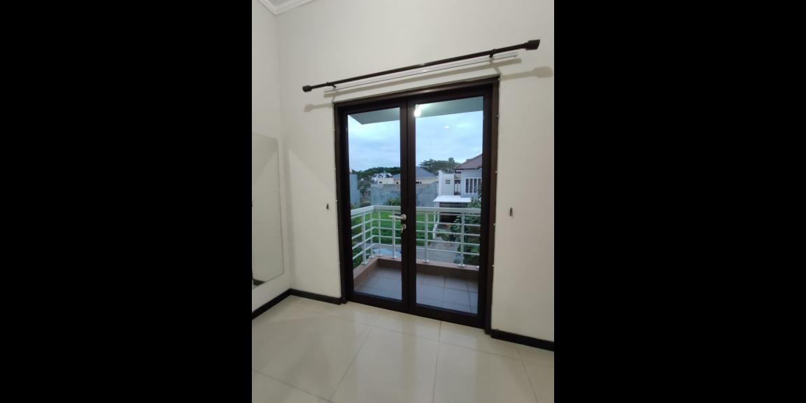 Rumah Apik, Siap Huni Royal Residence, Kensington, Wiyung, Surabaya. Rumah Apik, Siap Huni Royal Residence, Kensington, Wiyung, Surabaya.