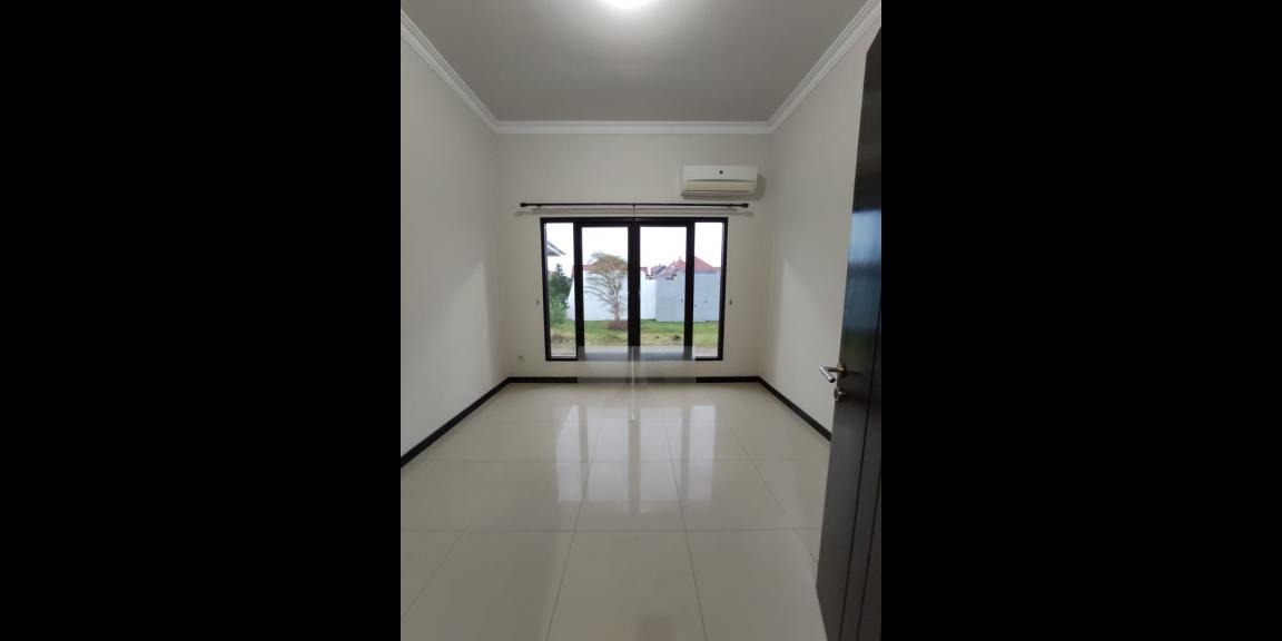 Rumah Apik, Siap Huni Royal Residence, Kensington, Wiyung, Surabaya. Rumah Apik, Siap Huni Royal Residence, Kensington, Wiyung, Surabaya.