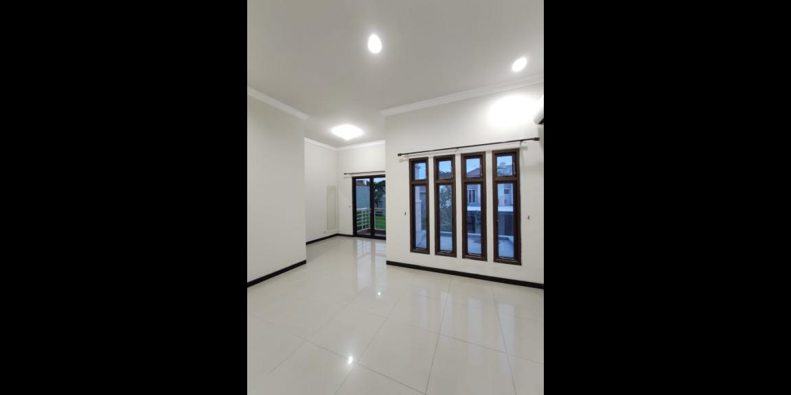 Rumah Apik, Siap Huni Royal Residence, Kensington, Wiyung, Surabaya. Rumah Apik, Siap Huni Royal Residence, Kensington, Wiyung, Surabaya.