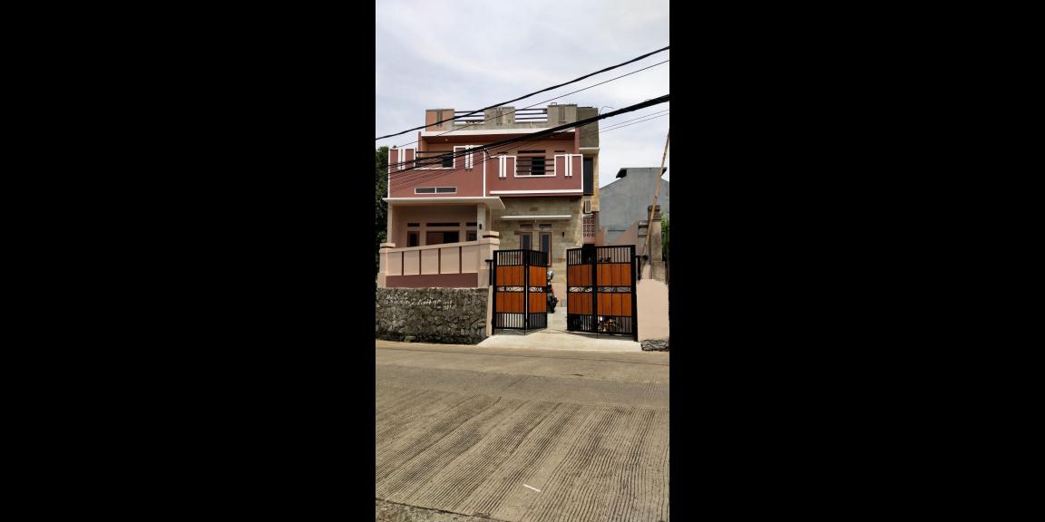 Rumah baru 3 lantai dengan Rooftop Rumah baru 3 lantai dengan Rooftop