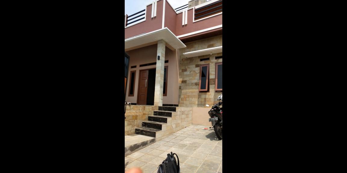 Rumah baru 3 lantai dengan Rooftop Rumah baru 3 lantai dengan Rooftop