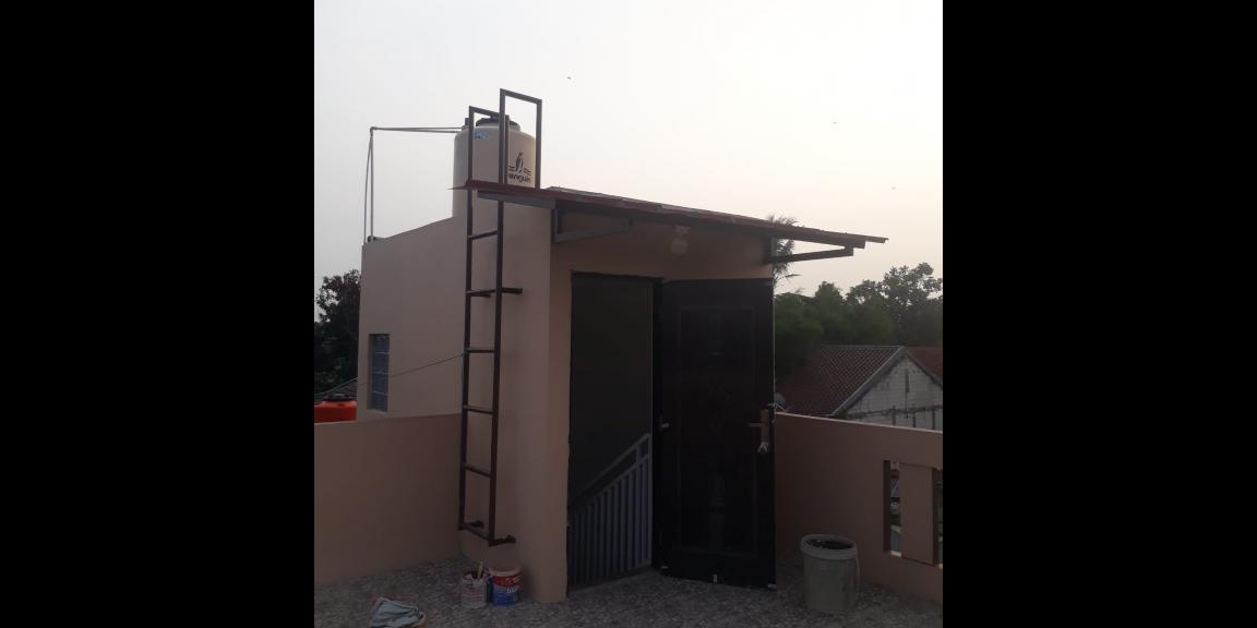 Rumah baru 3 lantai dengan Rooftop Rumah baru 3 lantai dengan Rooftop