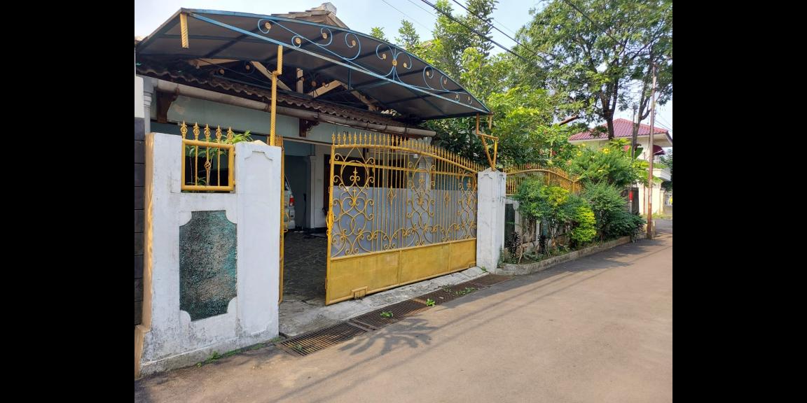 Rumah ASRI di Kav.BNI, Jati Cempaka masih berpohonan Rumah ASRI di Kav.BNI, Jati Cempaka masih berpohonan