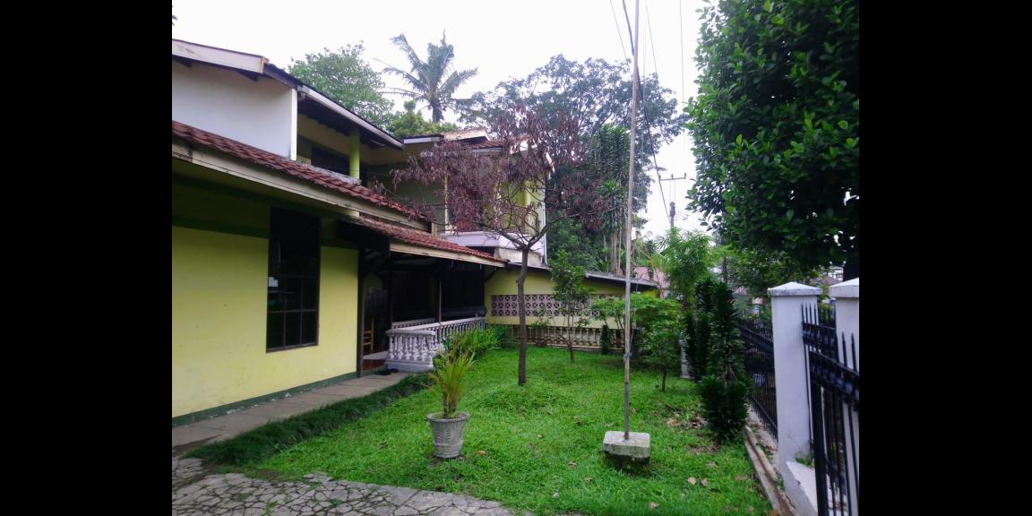 Rumah pinggir jalan bisa dipakai usaha di sariwangi lebar 25meter Rumah pinggir jalan bisa dipakai usaha di sariwangi lebar 25meter