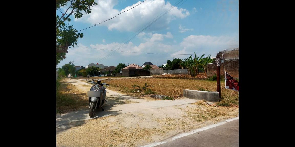 Tanah Datar Strategis 300m² Karanganyar Kota Tanah Datar Strategis 300m² Karanganyar Kota