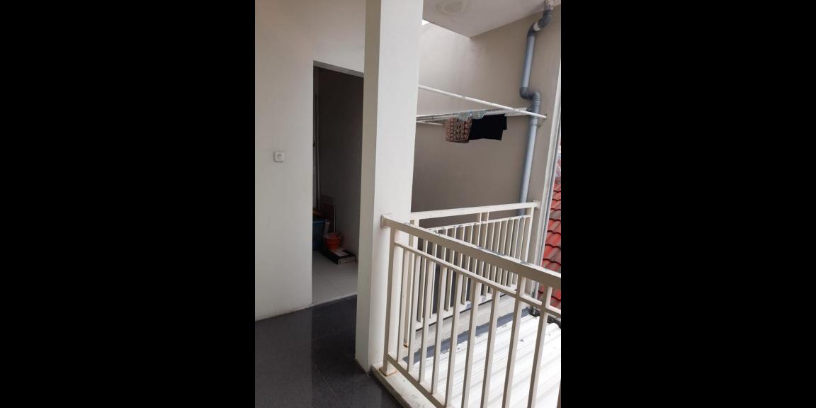 Rumah Cantik 2 lantai 6 kamar Sidoarjo, ISA NEGO! Rumah Cantik 2 lantai 6 kamar Sidoarjo, ISA NEGO!