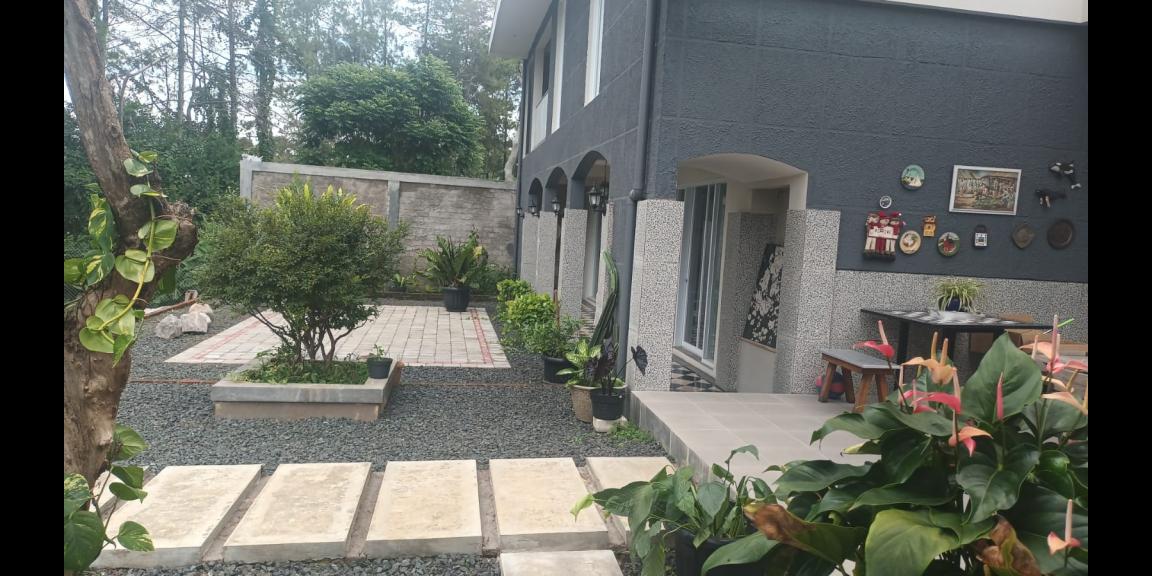 Dijual rumah baru jarang ada di Setiabudi Regency. Hadap Selatan. Desain Oleh Arsitek Berpengalaman Dijual rumah baru jarang ada di Setiabudi Regency. Hadap Selatan. Desain Oleh Arsitek Berpengalaman