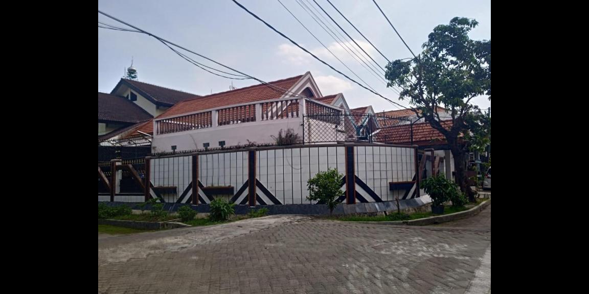 Dijual Rumah Hook Siap Huni Lokasi Strategis di Dukuh Kupang Surabaya Dijual Rumah Hook Siap Huni Lokasi Strategis di Dukuh Kupang Surabaya