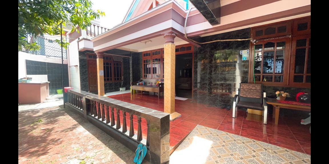 Dijual Rumah Hook Siap Huni Lokasi Strategis di Dukuh Kupang Surabaya Dijual Rumah Hook Siap Huni Lokasi Strategis di Dukuh Kupang Surabaya