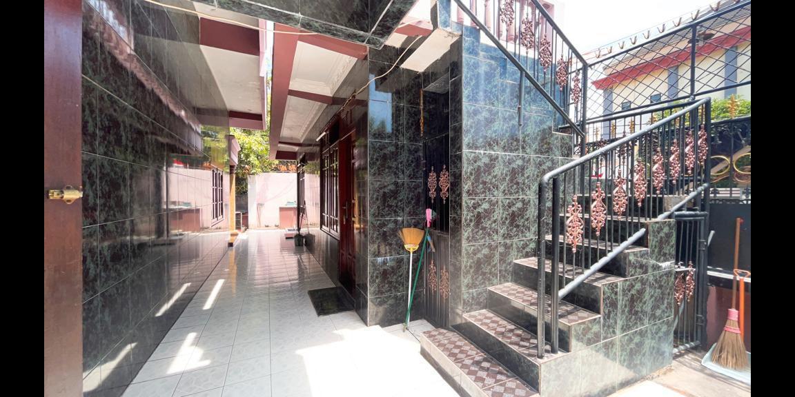 Dijual Rumah Hook Siap Huni Lokasi Strategis di Dukuh Kupang Surabaya Dijual Rumah Hook Siap Huni Lokasi Strategis di Dukuh Kupang Surabaya