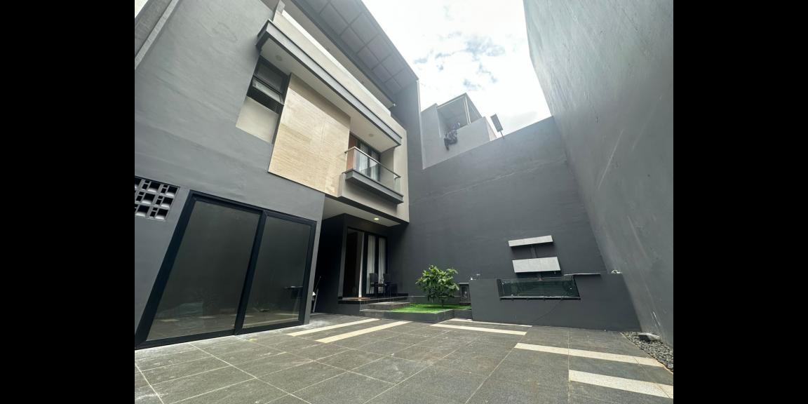 Dijual Rumah Minimalis Siap Huni di Grand Trevista Residence, Jakarta Barat Dijual Rumah Minimalis Siap Huni di Grand Trevista Residence, Jakarta Barat
