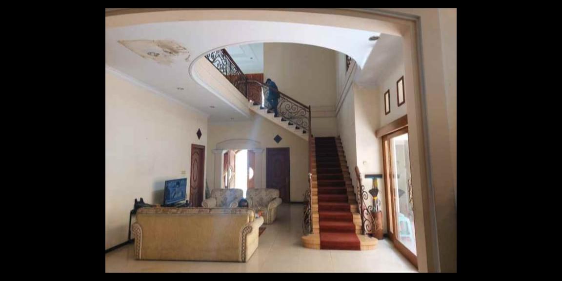 Dijual Rumah Pojokan 2,5 Lantai Siap Huni di Perumahan Araya, Malang Dijual Rumah Pojokan 2,5 Lantai Siap Huni di Perumahan Araya, Malang