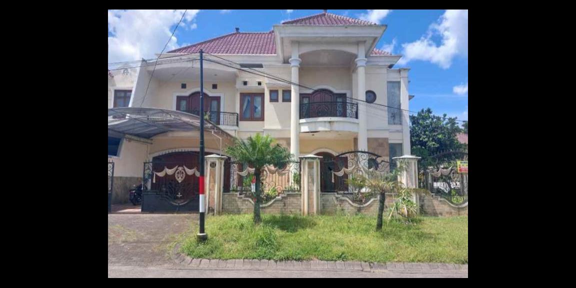 Dijual Rumah Pojokan 2,5 Lantai Siap Huni di Perumahan Araya, Malang Dijual Rumah Pojokan 2,5 Lantai Siap Huni di Perumahan Araya, Malang