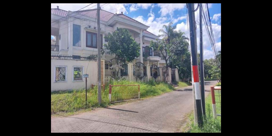 Dijual Rumah Pojokan 2,5 Lantai Siap Huni di Perumahan Araya, Malang Dijual Rumah Pojokan 2,5 Lantai Siap Huni di Perumahan Araya, Malang