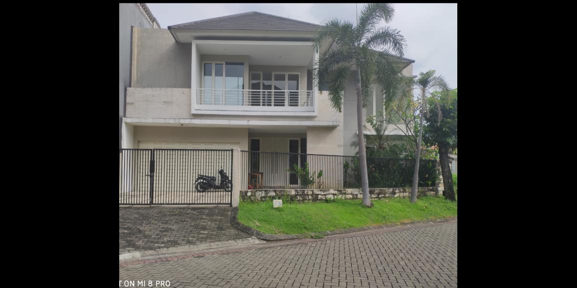 Dijual Rumah Modern Minimalis di Graha Family, Surabaya Dijual Rumah Modern Minimalis di Graha Family, Surabaya
