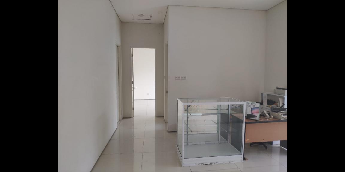 Dijual Rumah Modern Minimalis di Graha Family, Surabaya Dijual Rumah Modern Minimalis di Graha Family, Surabaya