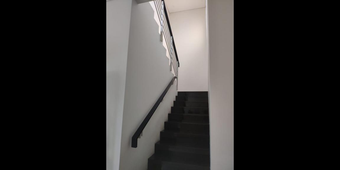 Dijual Rumah Modern Minimalis di Graha Family, Surabaya Dijual Rumah Modern Minimalis di Graha Family, Surabaya