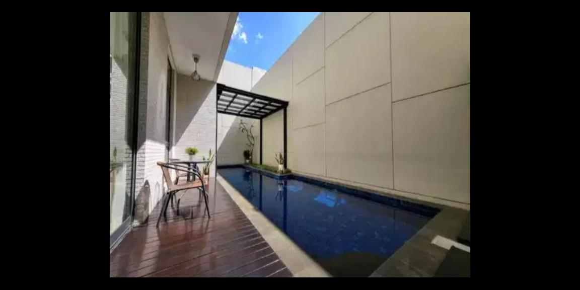 Dijual Rumah Mewah dengan Kolam Renang di Nava Park, Tangerang Dijual Rumah Mewah dengan Kolam Renang di Nava Park, Tangerang