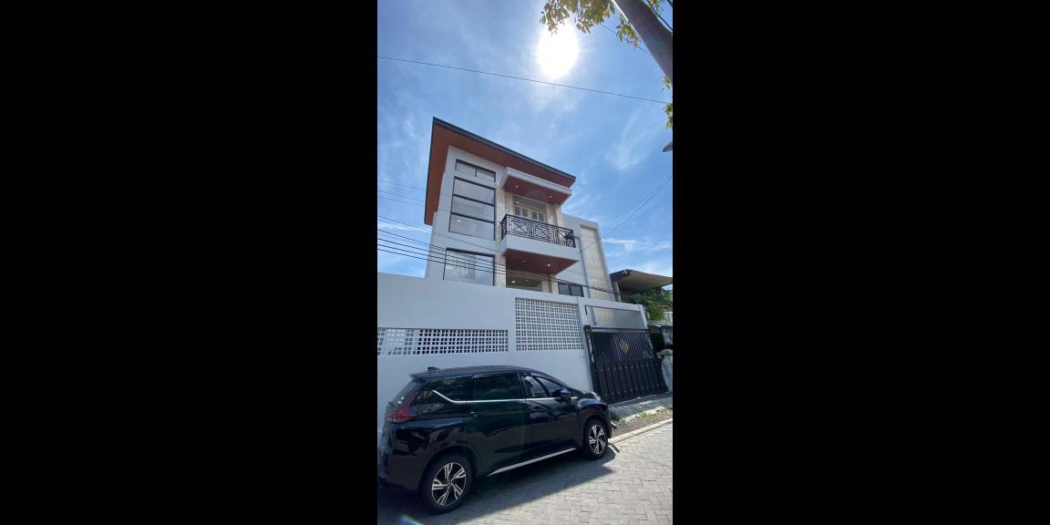 Dijual Rumah 2,5 Lantai di Mandala, Sidoarjo Dijual Rumah 2,5 Lantai di Mandala, Sidoarjo