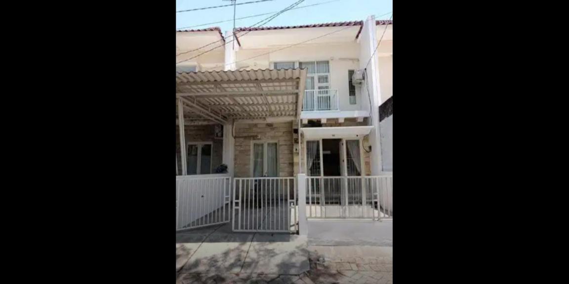 Disewakan Rumah 2 Lantai di Perumahan Green Lake, Surabaya Disewakan Rumah 2 Lantai di Perumahan Green Lake, Surabaya