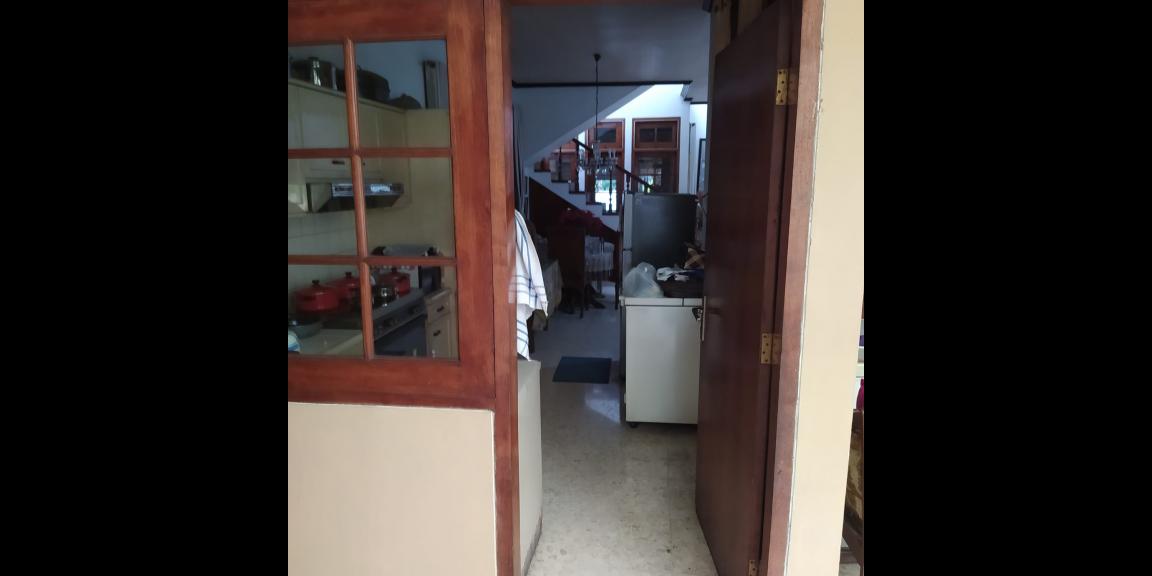 Dijual Rumah 2 Lantai di Gayungsari Barat, Surabaya Dijual Rumah 2 Lantai di Gayungsari Barat, Surabaya