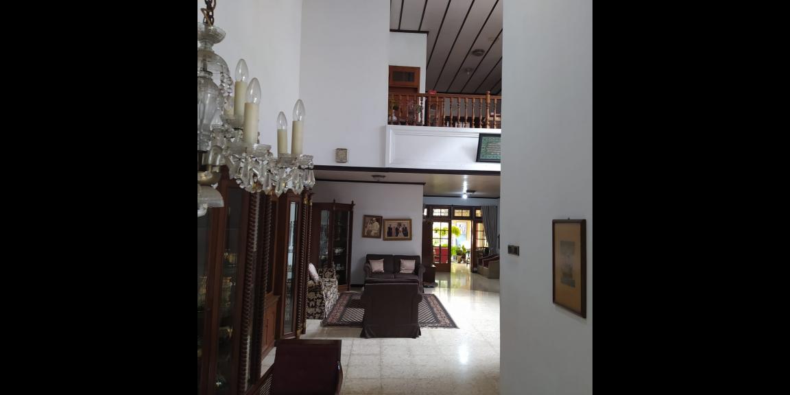 Dijual Rumah 2 Lantai di Gayungsari Barat, Surabaya Dijual Rumah 2 Lantai di Gayungsari Barat, Surabaya