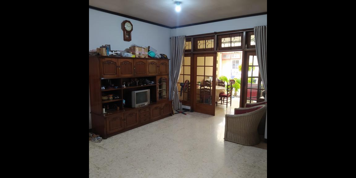 Dijual Rumah 2 Lantai di Gayungsari Barat, Surabaya Dijual Rumah 2 Lantai di Gayungsari Barat, Surabaya
