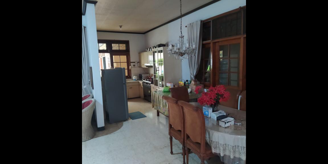 Dijual Rumah 2 Lantai di Gayungsari Barat, Surabaya Dijual Rumah 2 Lantai di Gayungsari Barat, Surabaya